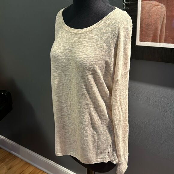 Vince linen blend oatmeal crew neck ribbed back lightweight sweater. XS. - Picture 4 of 9
